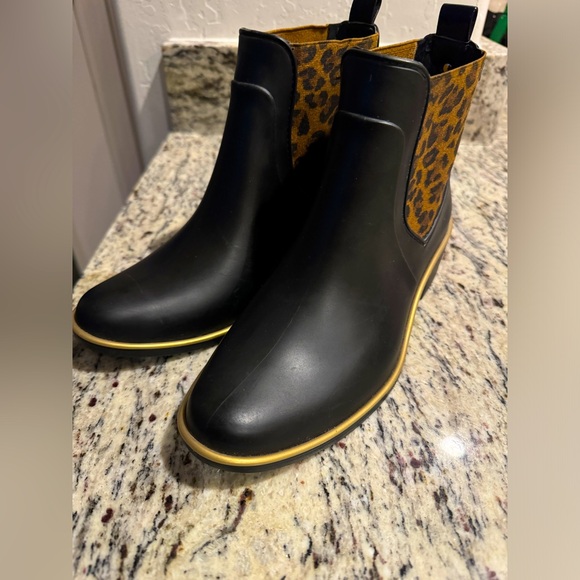 Kate Spade Sedgwick Animal Print Rain Boots (size 7) - Picture 4 of 5